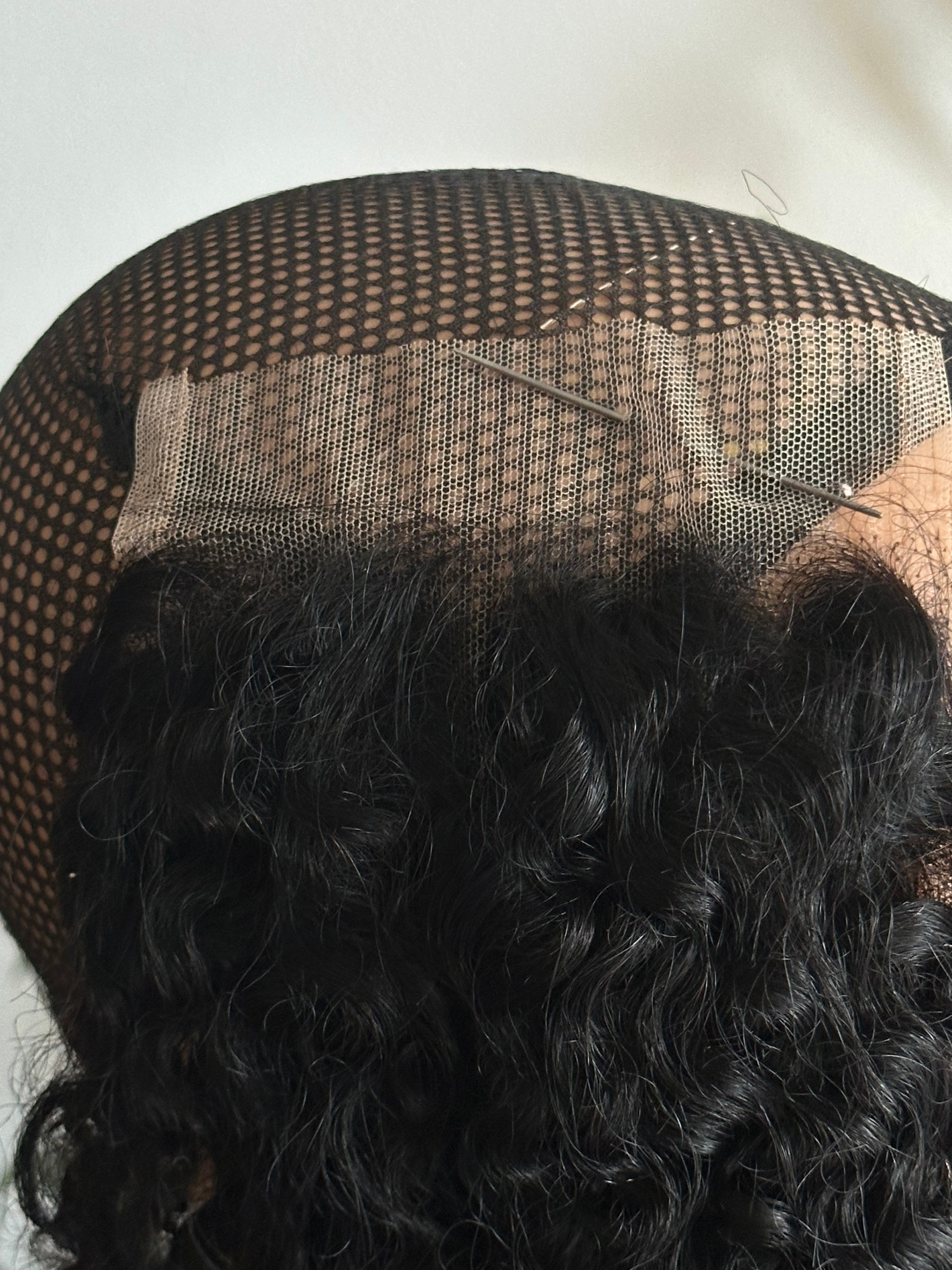 Kinky curly bundles and closure